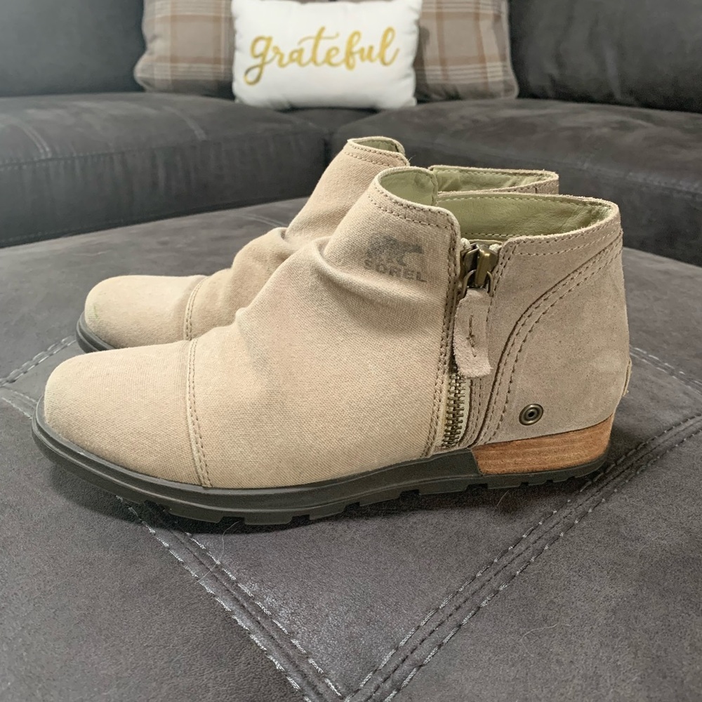 SOREL Tan Booties Size 8